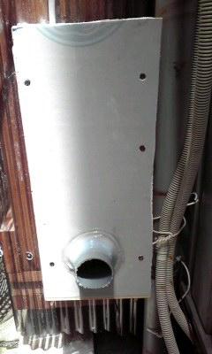 防音換気チャンバーの作り方　チャンバー外側パイプの取付