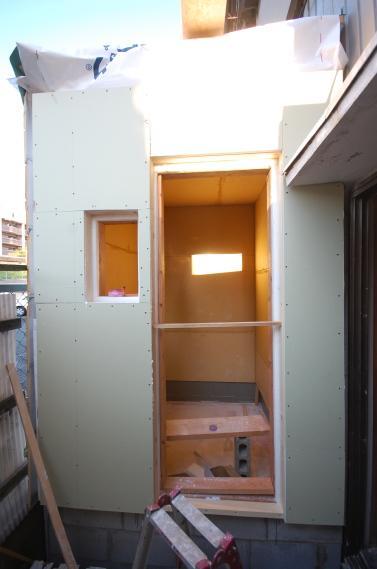 防音室の入り口ユニット　外側の防音材張り付け完成