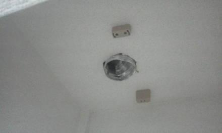 セパレートタイプにするためにトイレの新設　天井の電気配線　換気ダクト