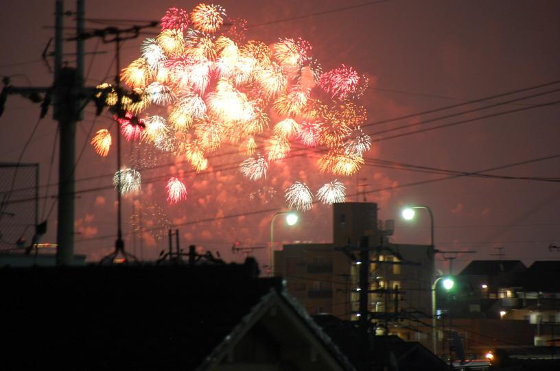 ロフトの天窓から淀川花火大会を見たところ