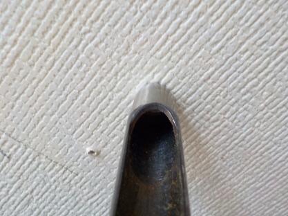 小さなねじ穴 釘穴の壁紙貼りの補修はどんな風にすべきでしょうか